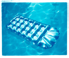 Load image into Gallery viewer, This cooling Palm Springs, California artwork is the perfect way to bring summer vibes into your home all year round. The glistening pool water is idyllic and inviting. 