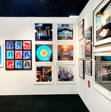 Load image into Gallery viewer, A vintage neon sign outside of a Foto Studio in Milan.